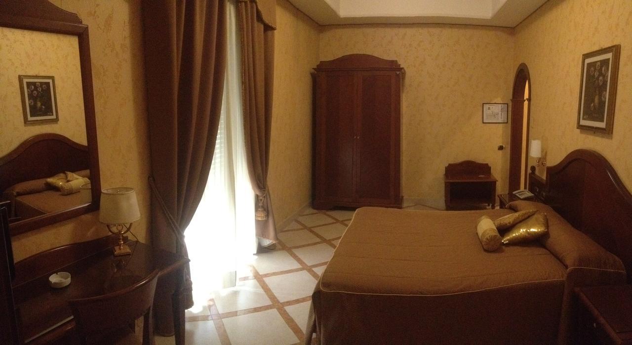 Al Boschetto Hotell Castel Volturno Exteriör bild