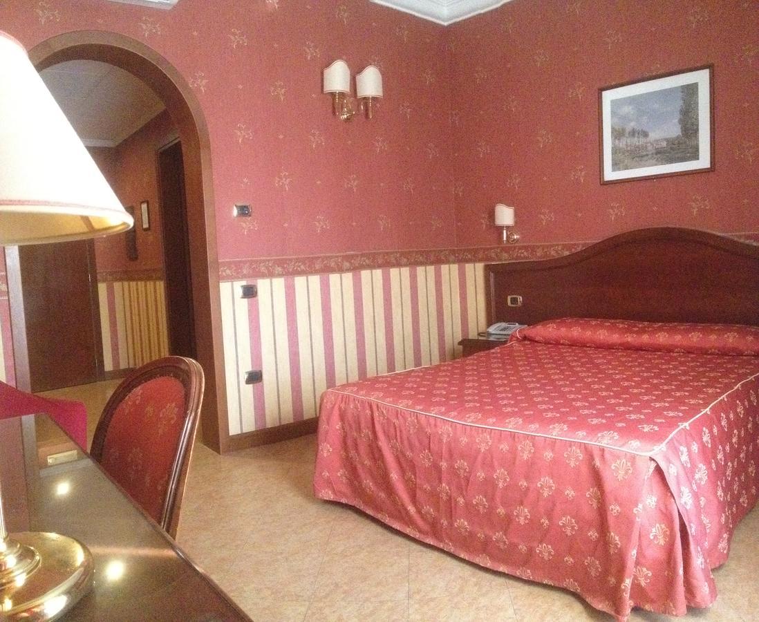 Al Boschetto Hotell Castel Volturno Exteriör bild