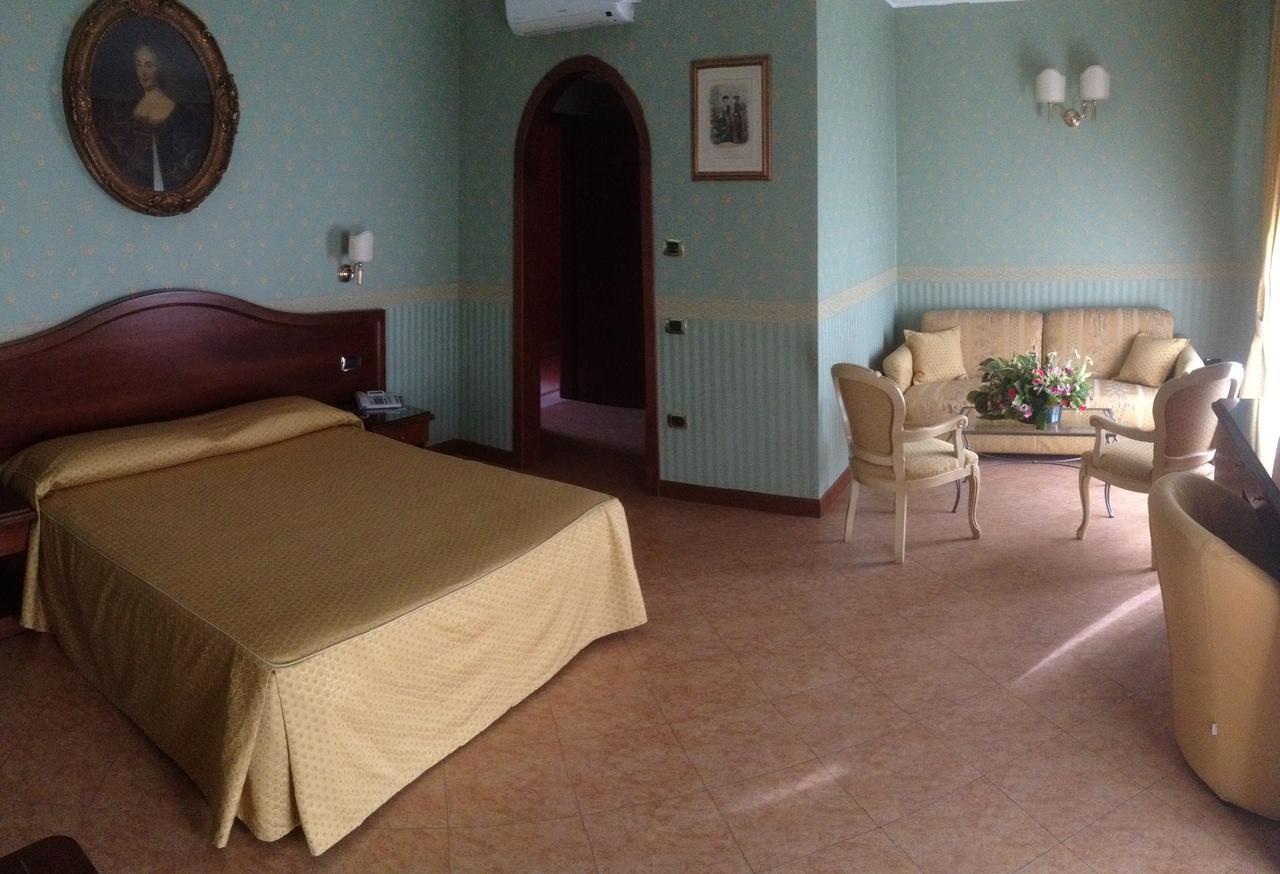 Al Boschetto Hotell Castel Volturno Exteriör bild
