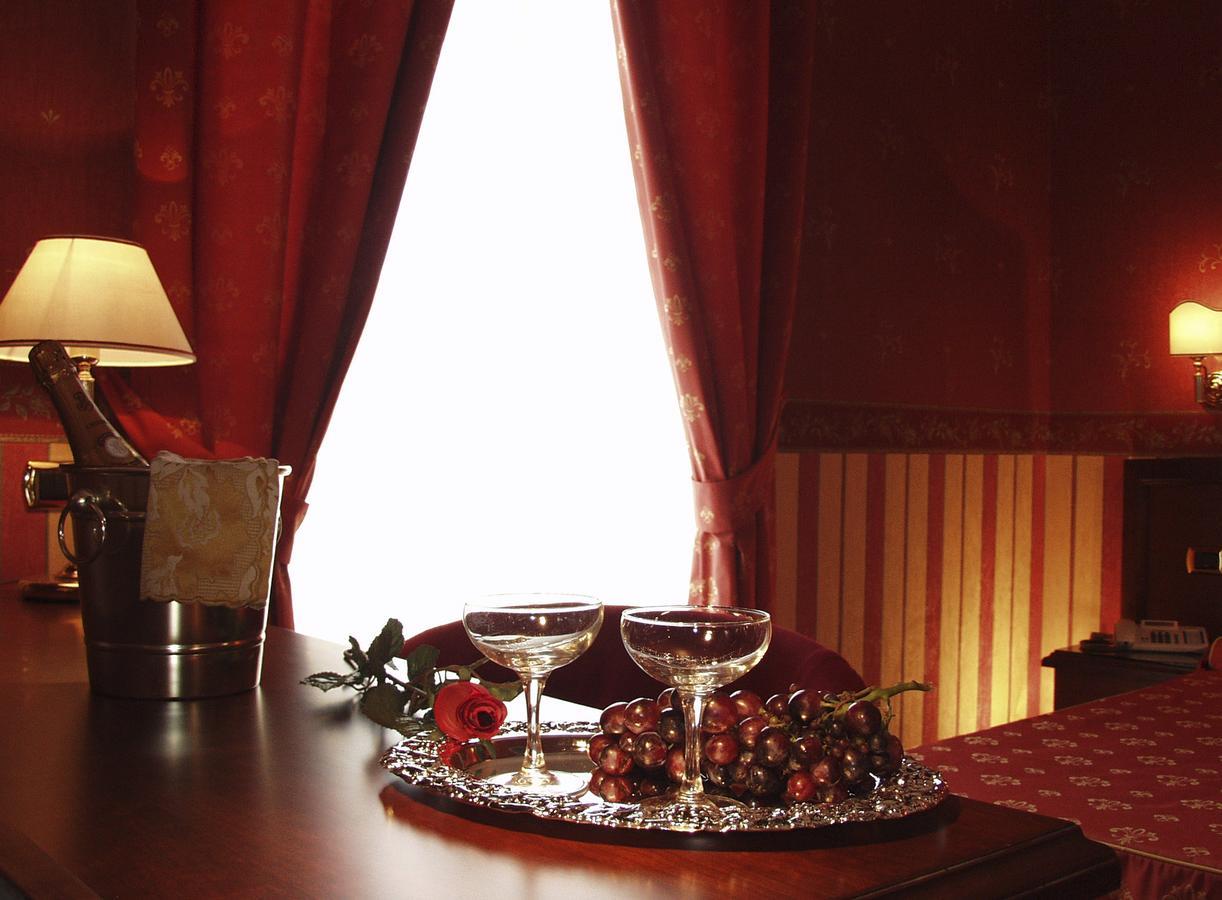 Al Boschetto Hotell Castel Volturno Exteriör bild
