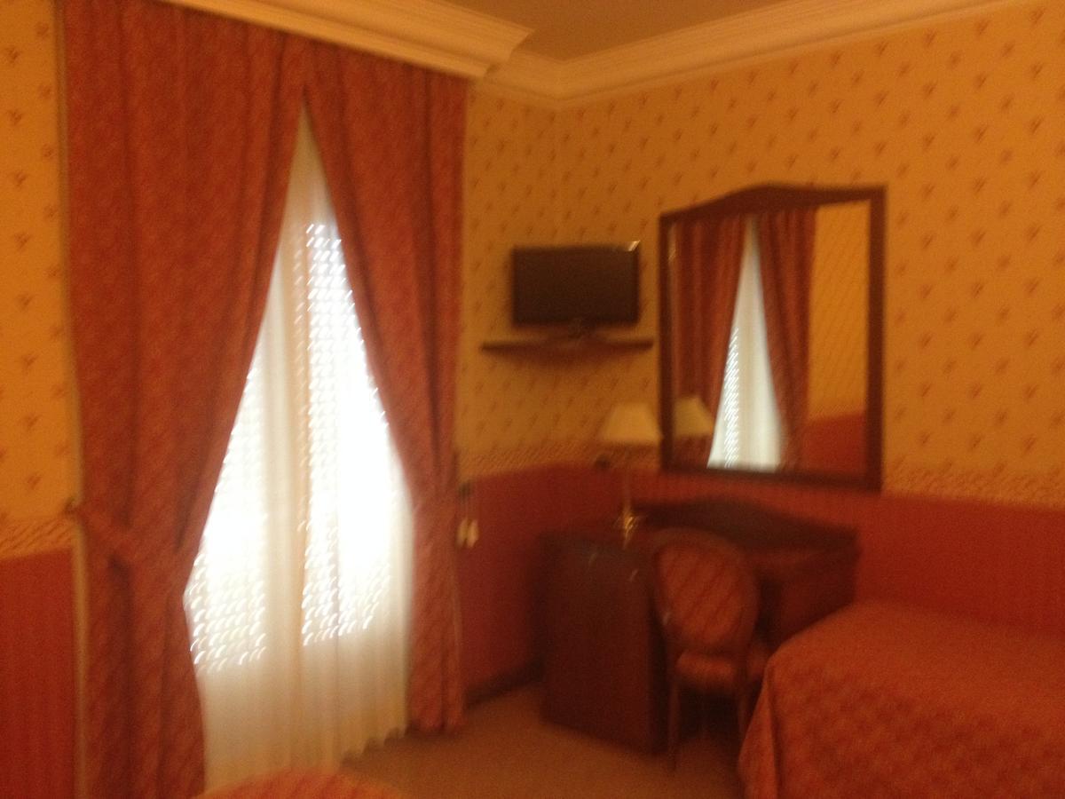 Al Boschetto Hotell Castel Volturno Exteriör bild