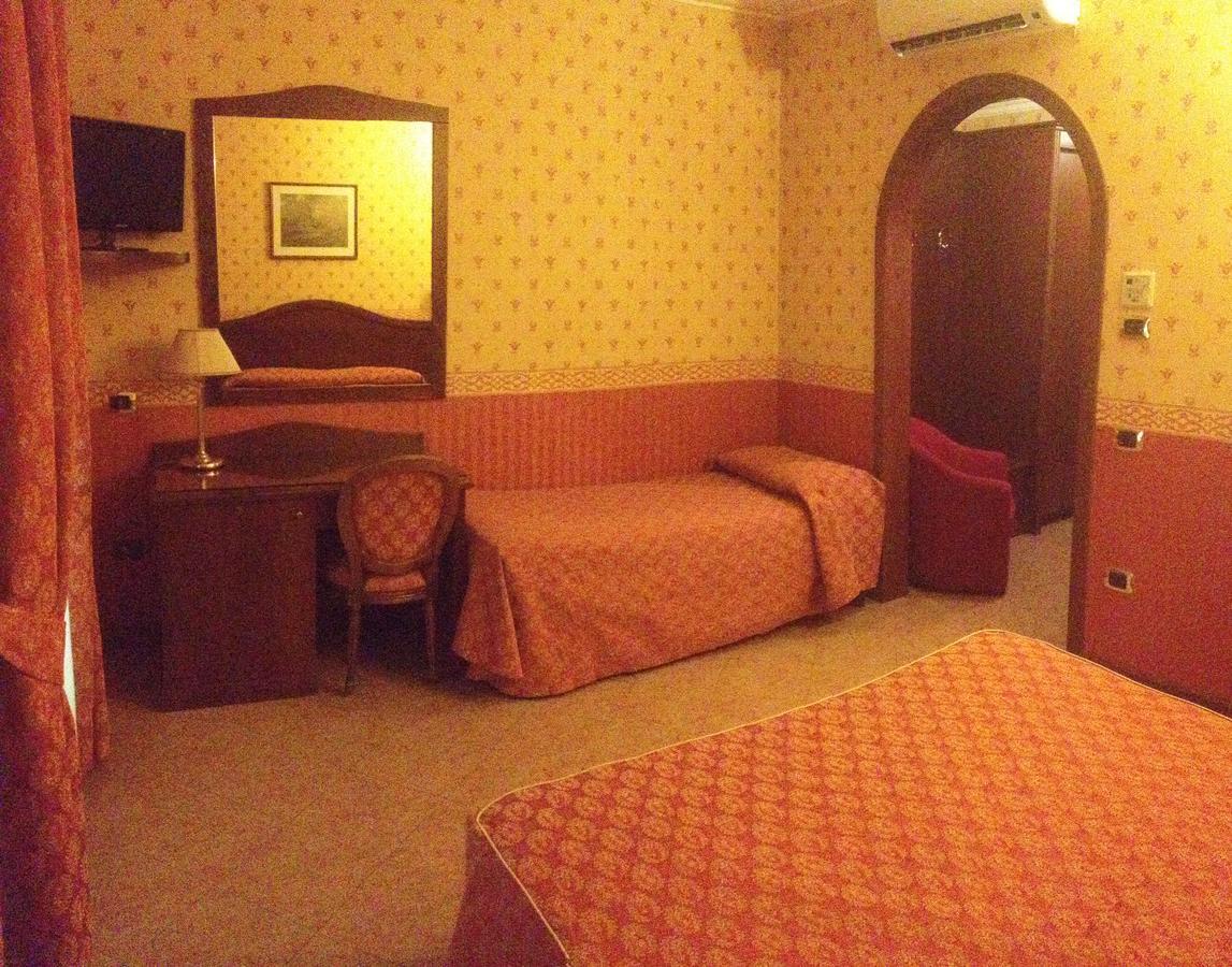 Al Boschetto Hotell Castel Volturno Exteriör bild
