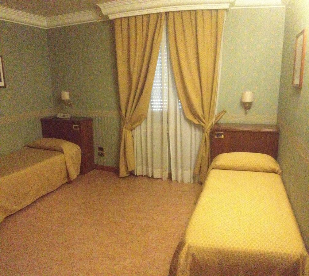 Al Boschetto Hotell Castel Volturno Exteriör bild