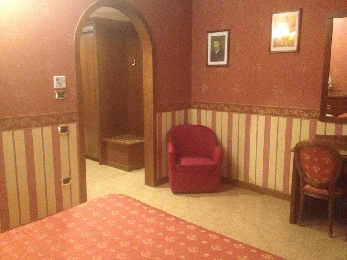 Al Boschetto Hotell Castel Volturno Exteriör bild